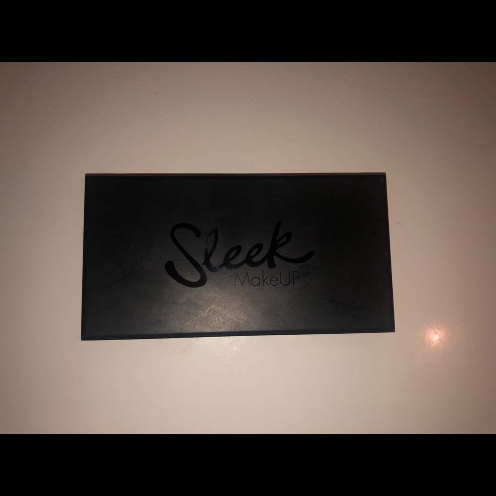 Sleek Vintage Romance